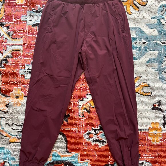RED LULU LEMON SURGE JOGGER (SHORT INSEAM) SIZE L - Picture 3 of 3